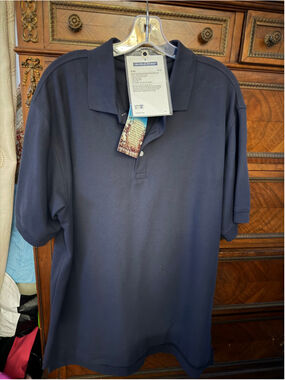Devon & Jones Navy blue polo shirt with a relaxed fit #preppy #classic size M